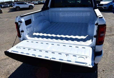 2026 RAM 1500 Big Horn/Lone Star Crew Cab 4x4 Night Edition w/5.7L Hemi