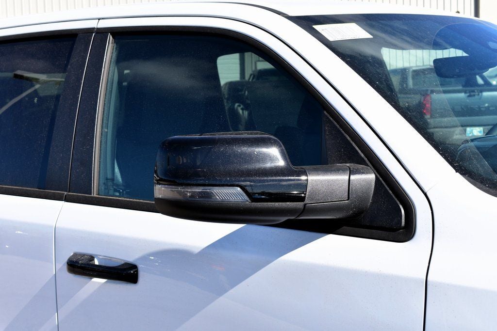 2026 RAM 1500 Big Horn/Lone Star Crew Cab 4x4 Night Edition w/5.7L Hemi