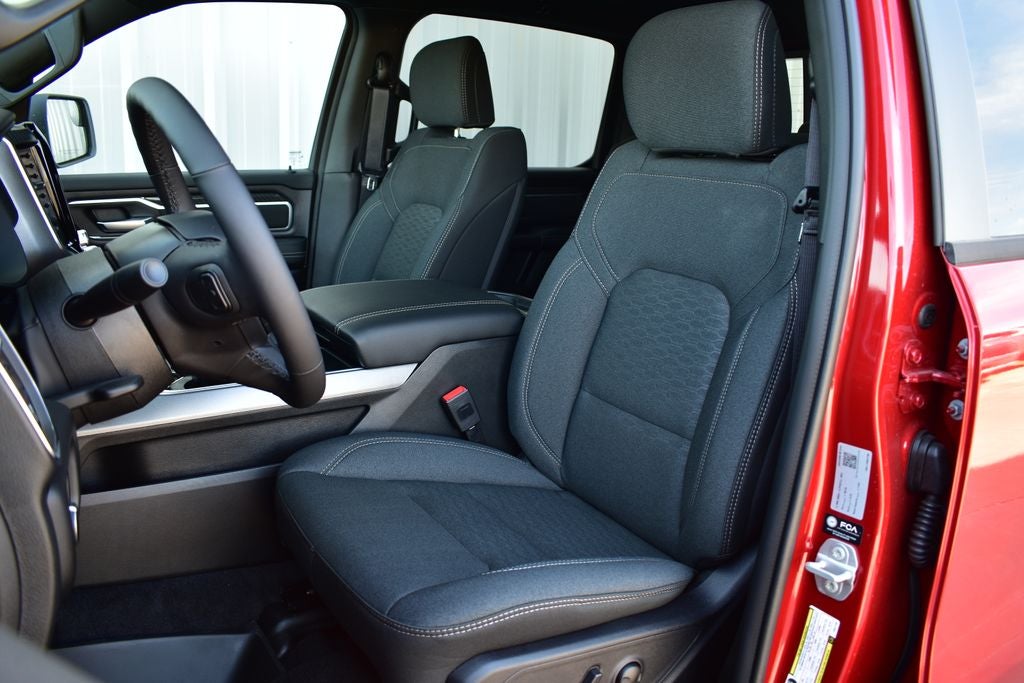 2026 RAM 1500 Big Horn/Lone Star Crew Cab 4x4 Night Edition w/5.7L Hemi