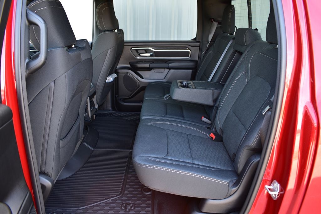 2026 RAM 1500 Big Horn/Lone Star Crew Cab 4x4 Night Edition w/5.7L Hemi