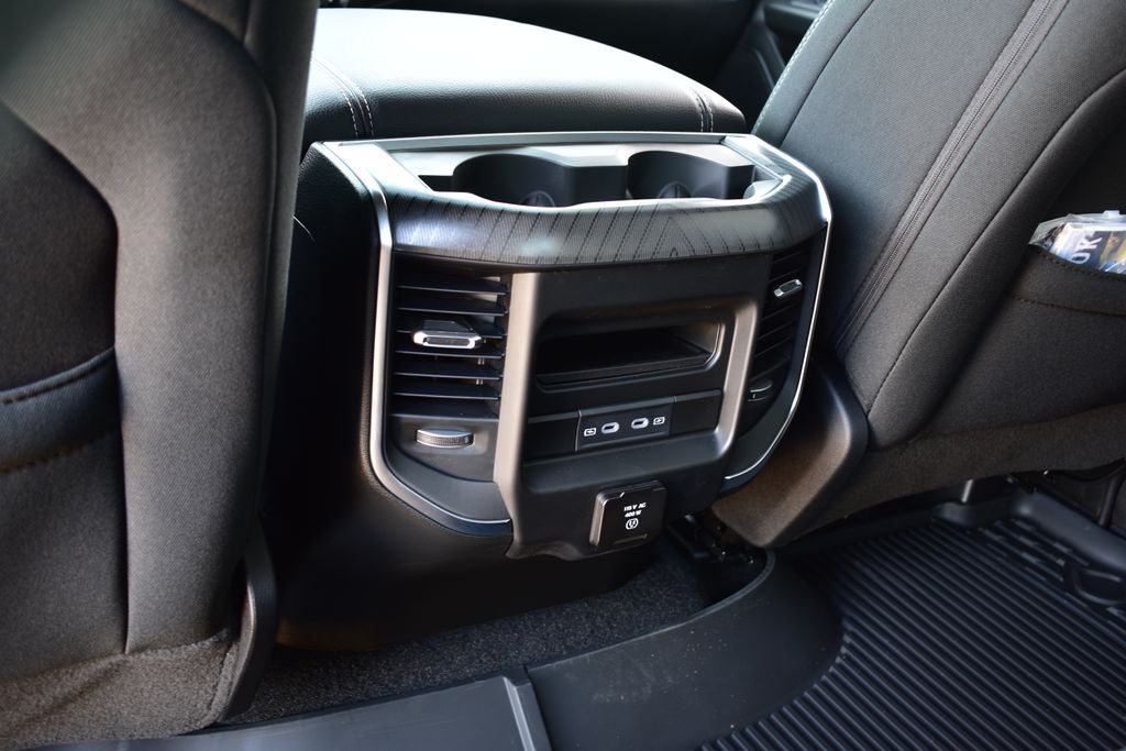 2026 RAM 1500 Big Horn/Lone Star Crew Cab 4x4 Night Edition w/5.7L Hemi