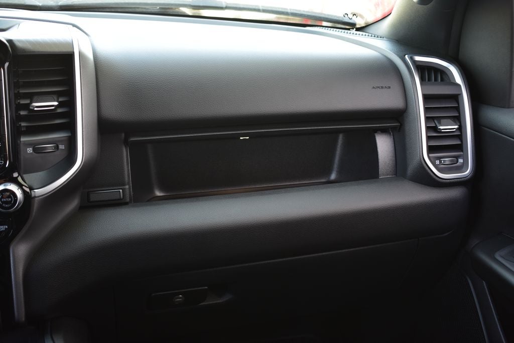 2026 RAM 1500 Big Horn/Lone Star Crew Cab 4x4 Night Edition w/5.7L Hemi