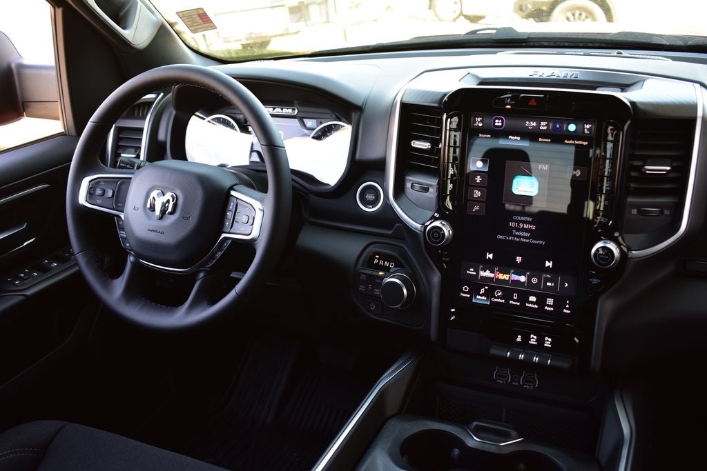 2026 RAM 1500 Big Horn/Lone Star Crew Cab 4x4 Night Edition w/5.7L Hemi