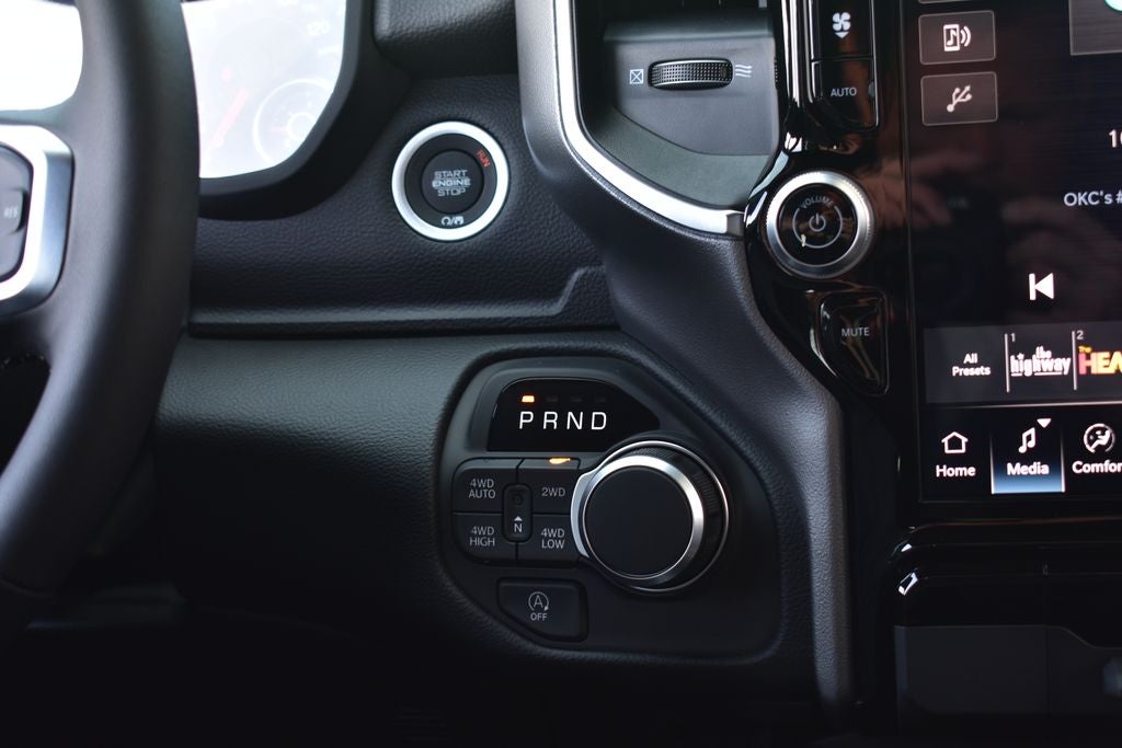 2026 RAM 1500 Big Horn/Lone Star Crew Cab 4x4 Night Edition w/5.7L Hemi