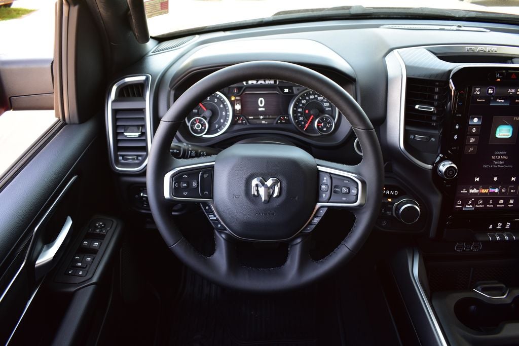 2026 RAM 1500 Big Horn/Lone Star Crew Cab 4x4 Night Edition w/5.7L Hemi