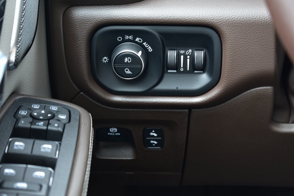 2025 RAM 1500 Laramie Crew Cab 4x4 5'7" Box