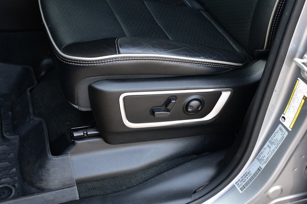 2023 RAM 1500 Laramie Crew Cab 4x4 w/5.7L Hemi