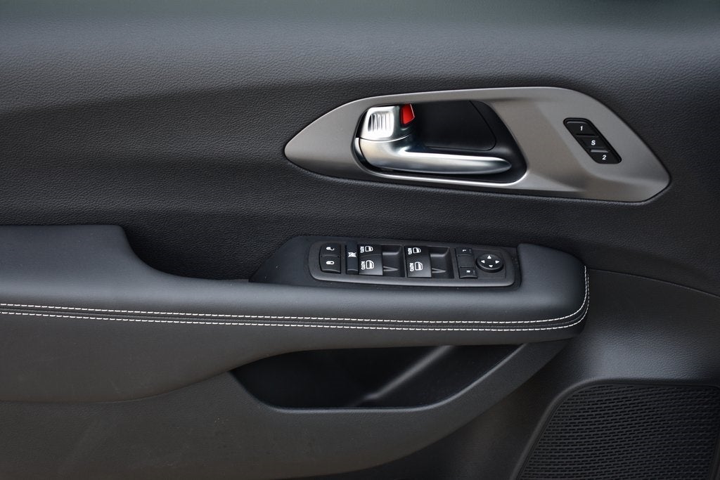 2026 Chrysler Pacifica Select S