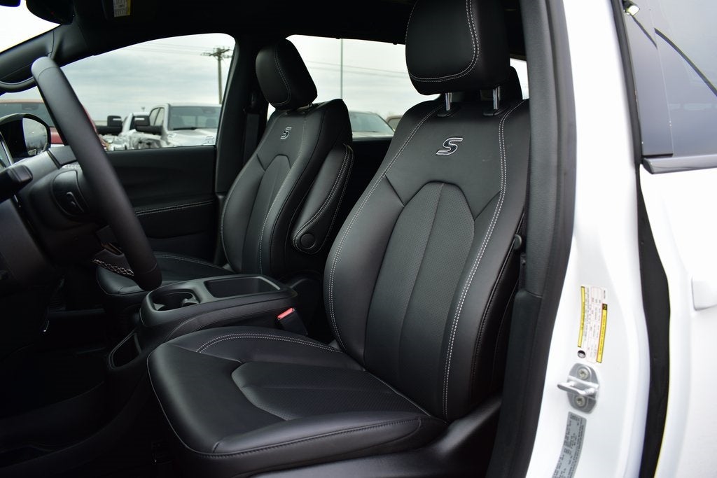 2026 Chrysler Pacifica Select S