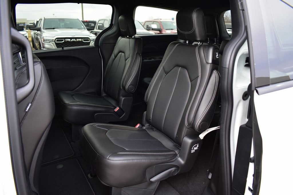 2026 Chrysler Pacifica Select S