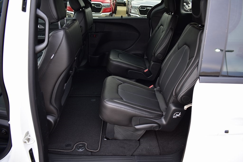 2026 Chrysler Pacifica Select S