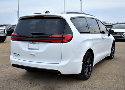 2026 Chrysler Pacifica Select S