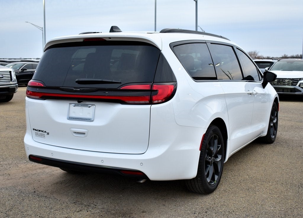 2026 Chrysler Pacifica Select S