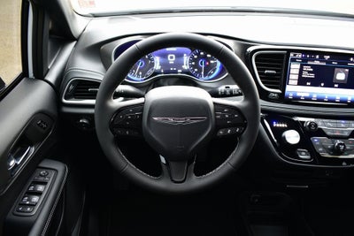 2026 Chrysler Pacifica Select S