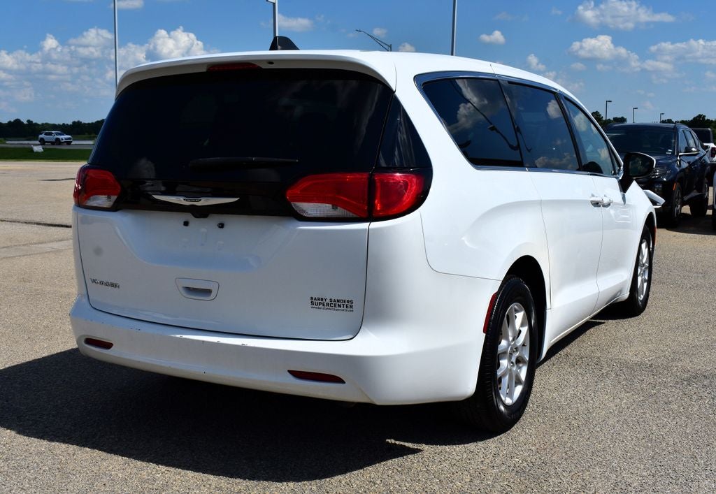 2023 Chrysler Voyager LX