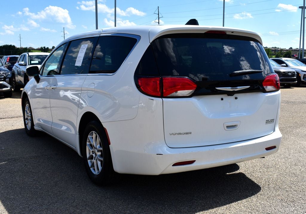 2023 Chrysler Voyager LX