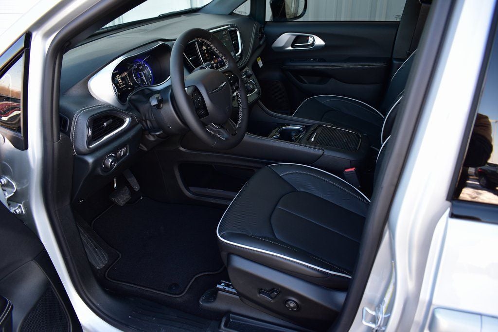 2026 Chrysler Pacifica Limited S