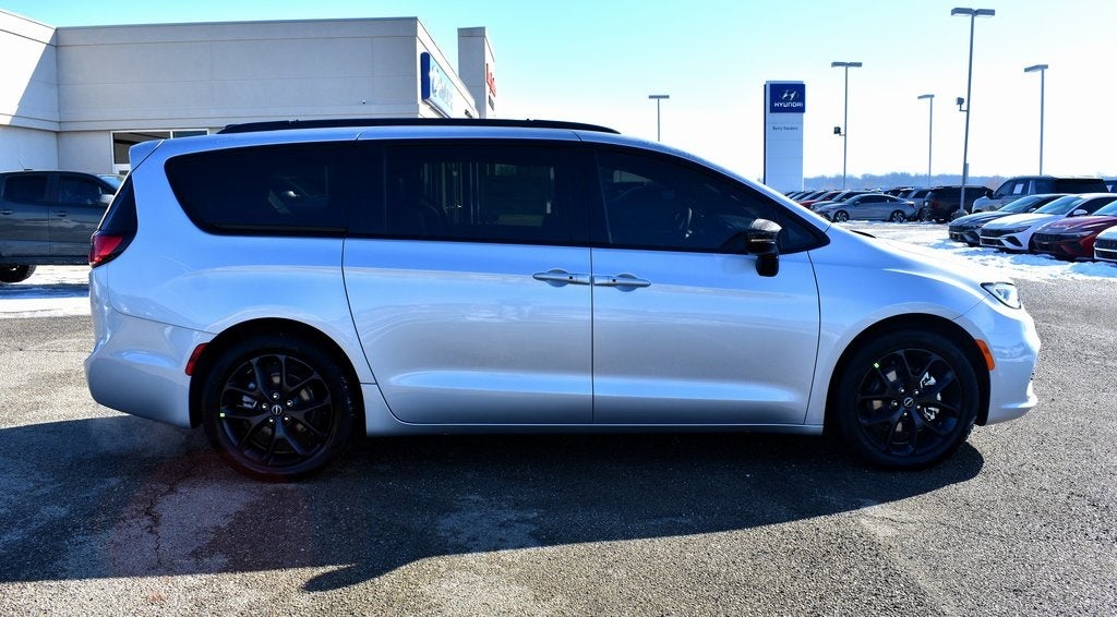 2026 Chrysler Pacifica Limited S