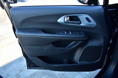 2026 Chrysler Pacifica Limited S