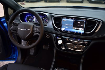 2026 Chrysler Pacifica Limited S