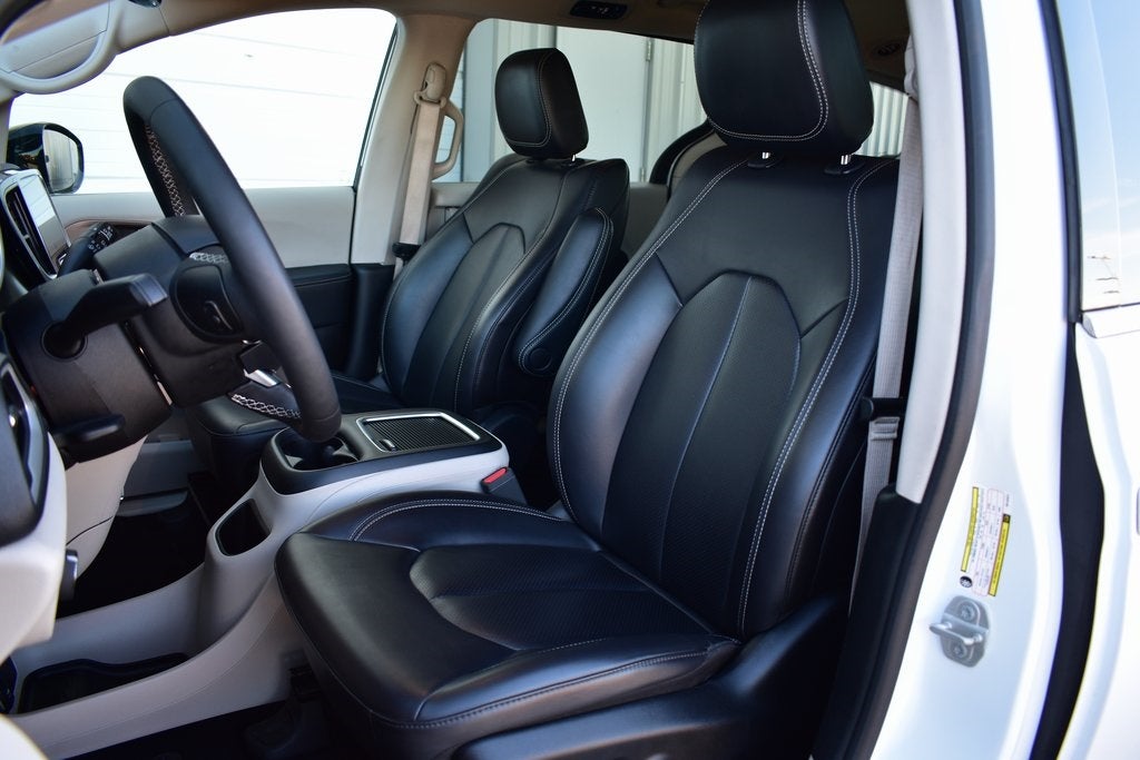 2024 Chrysler Pacifica Hybrid Select