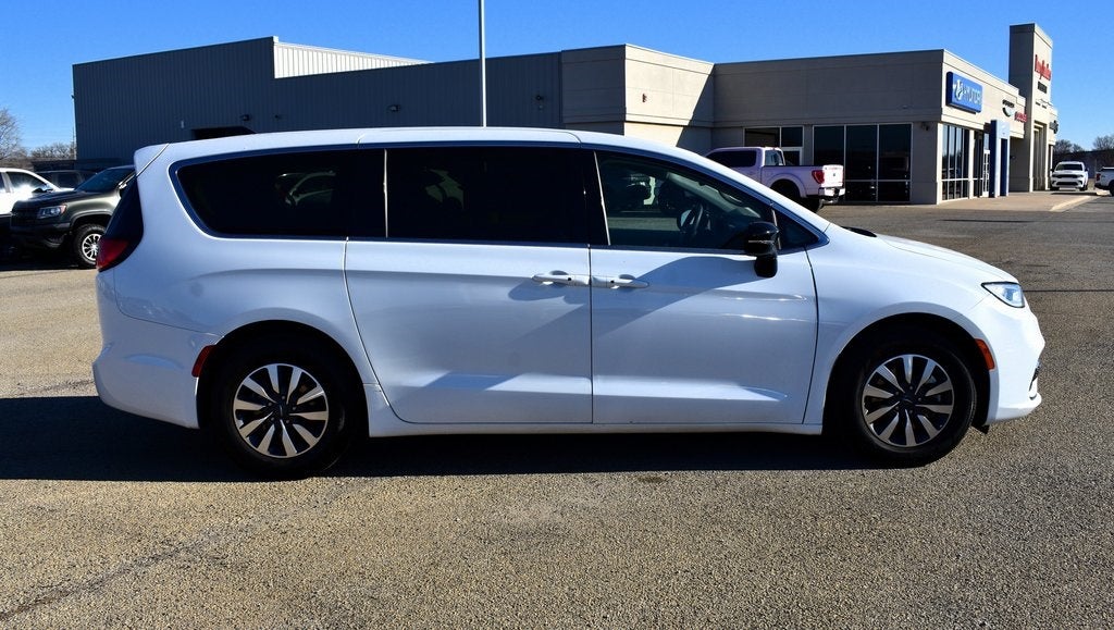 2024 Chrysler Pacifica Hybrid Select