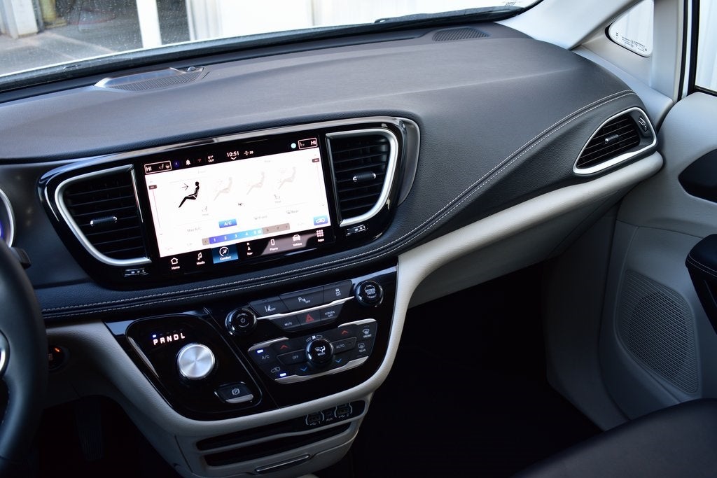 2024 Chrysler Pacifica Hybrid Select