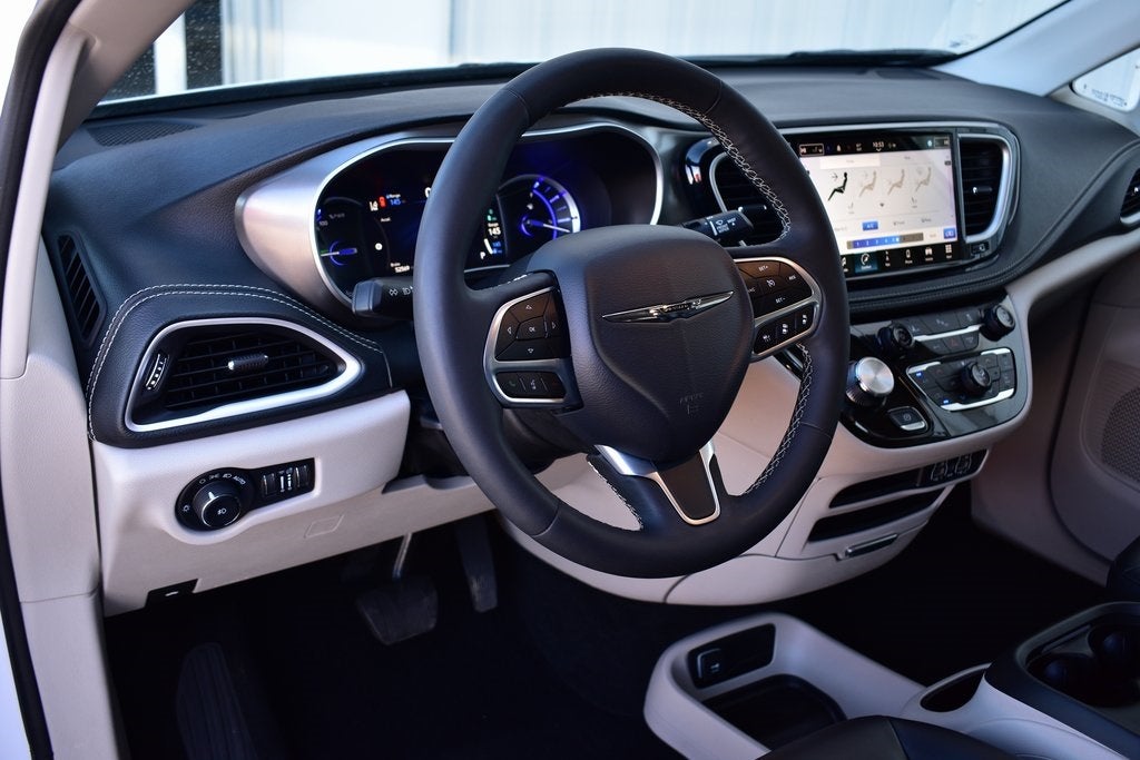 2024 Chrysler Pacifica Hybrid Select