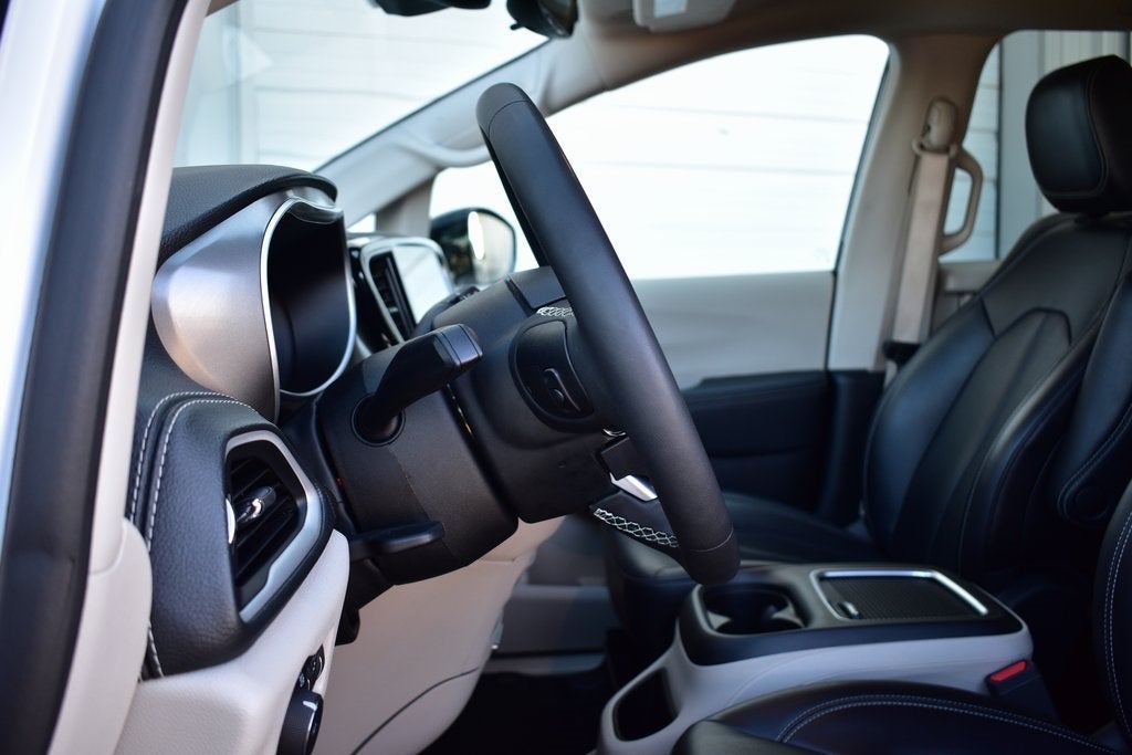 2024 Chrysler Pacifica Hybrid Select