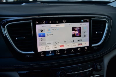 2024 Chrysler Pacifica Hybrid Select