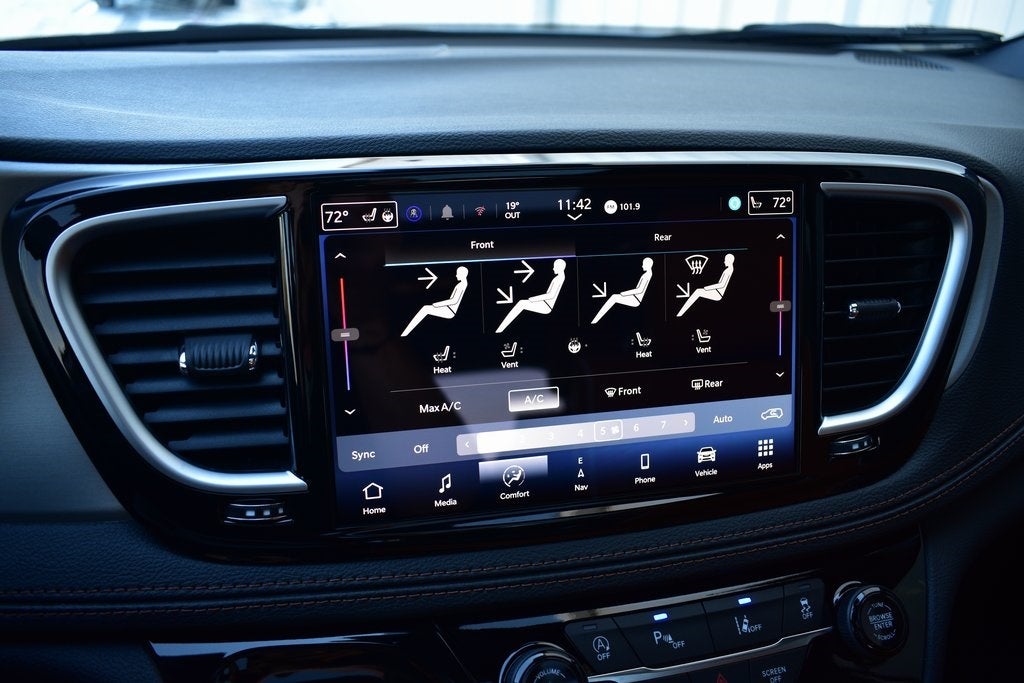 2026 Chrysler Pacifica Pinnacle AWD