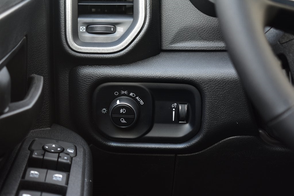 2025 RAM 2500 Tradesman Crew Cab 4x4 6'4" Box