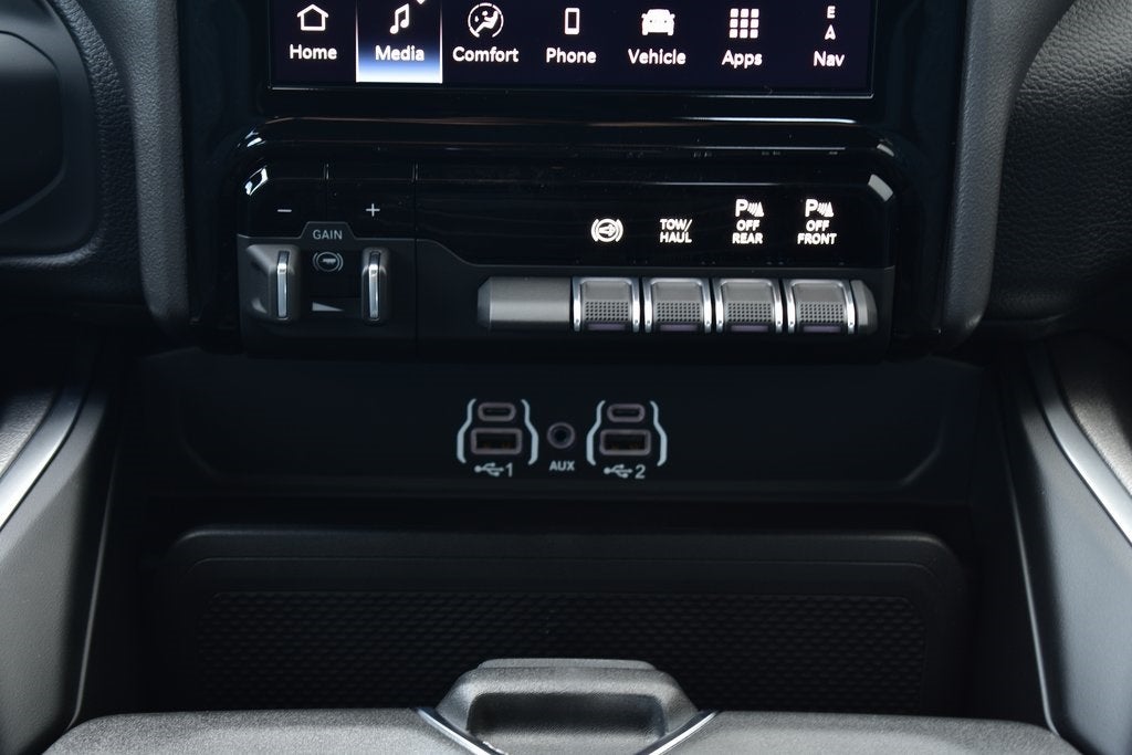 2026 RAM 2500 Big Horn Crew Cab 4x4 Night Edition