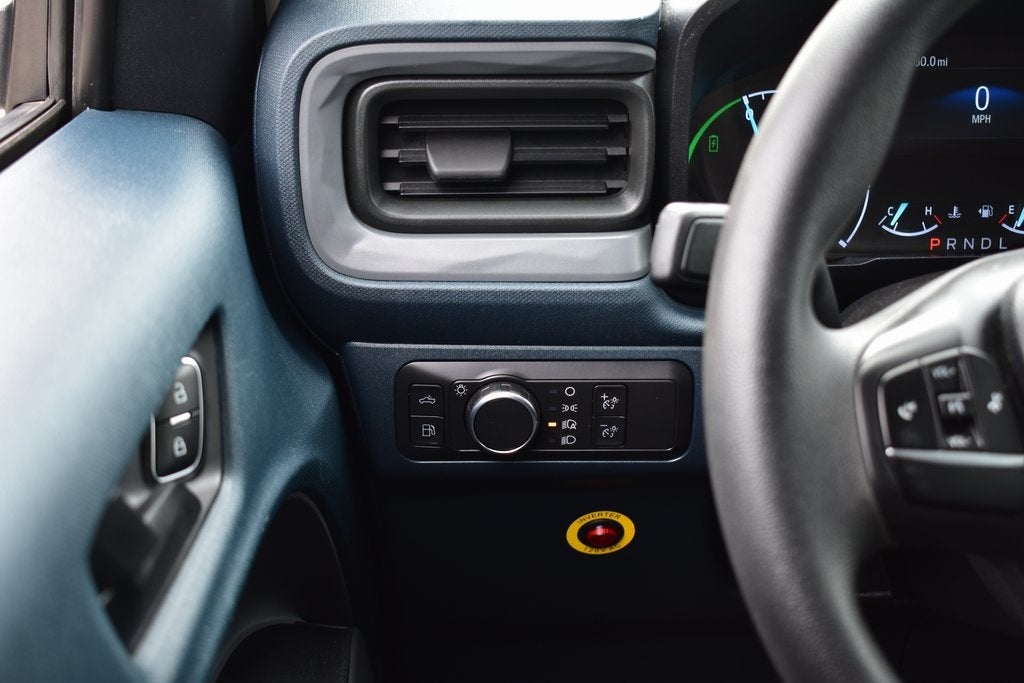 2022 Ford Maverick XL w/Utility Bed Cap