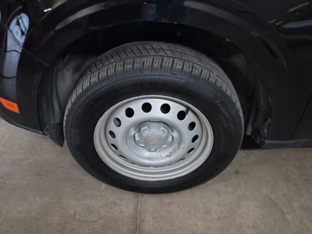 2022 Ford Maverick XL w/Utility Bed Cap