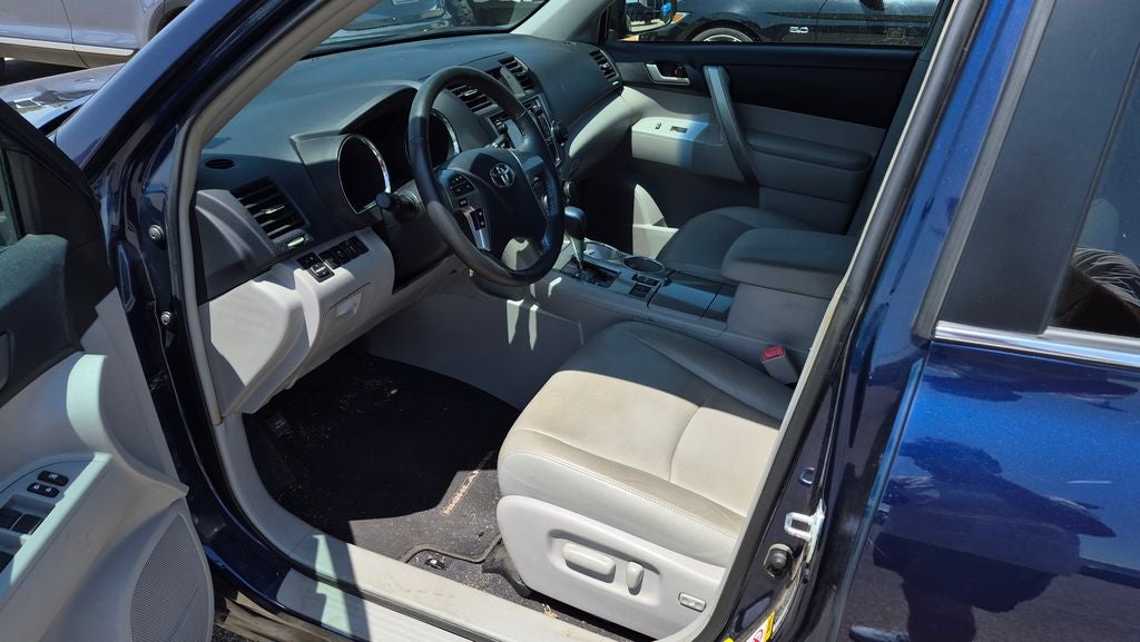 2013 Toyota Highlander SE