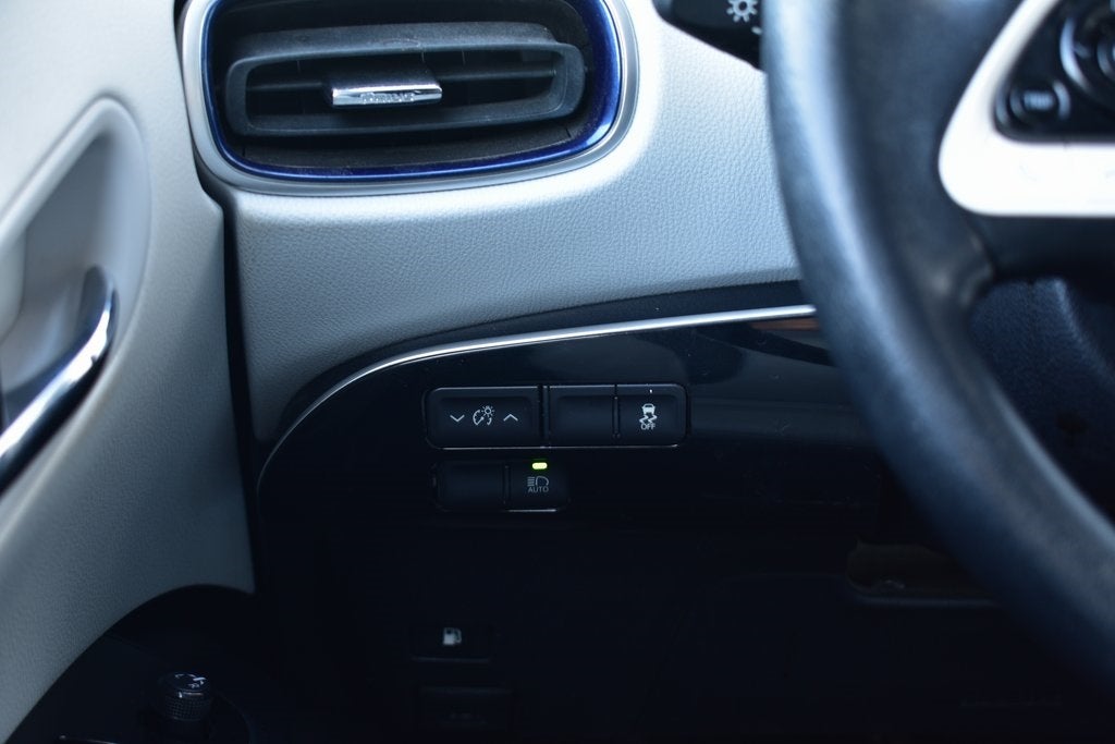 2017 Toyota Prius Four Touring