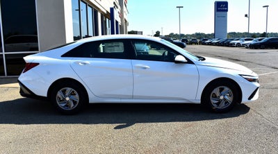 2025 Hyundai Elantra SE