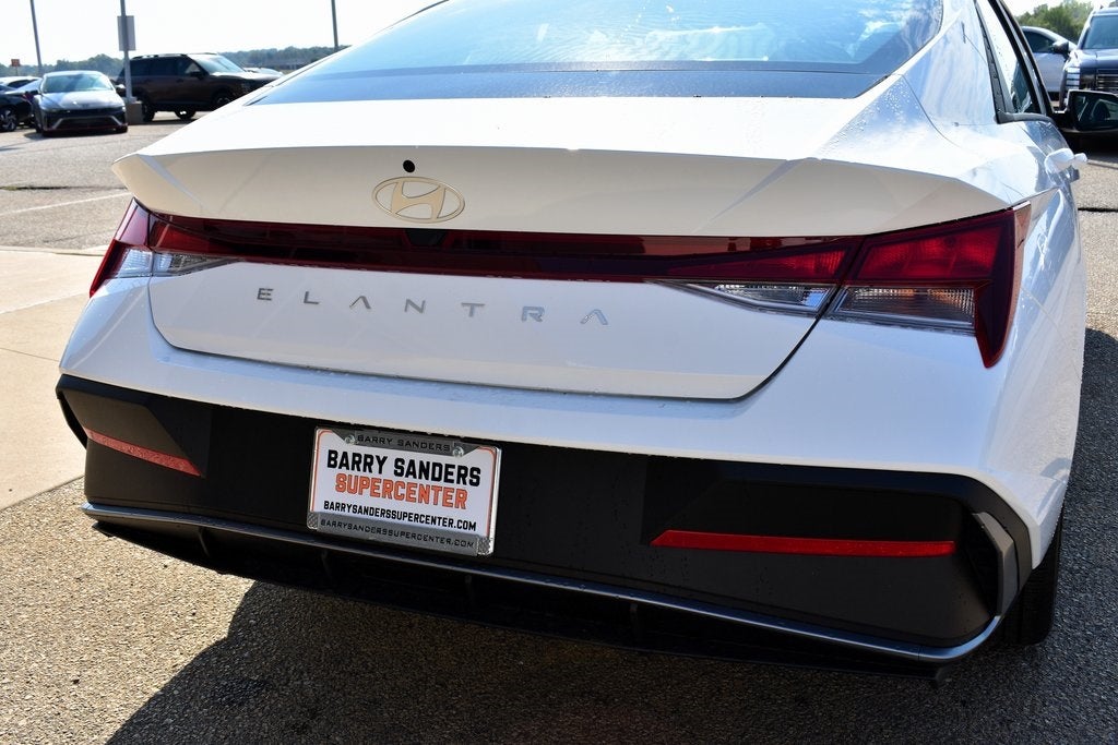 2025 Hyundai Elantra SE