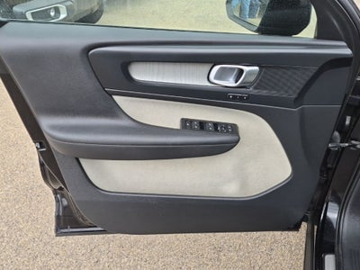 2023 Volvo XC40 B5 Plus Dark Theme AWD
