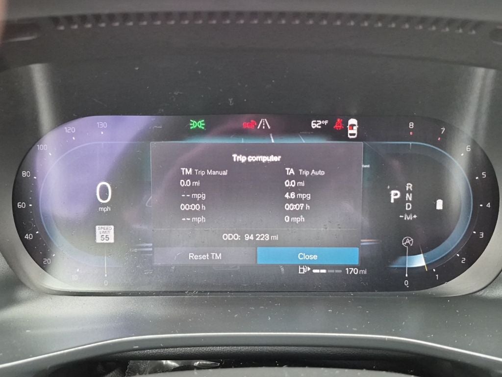 2023 Volvo XC40 B5 Plus Dark Theme AWD