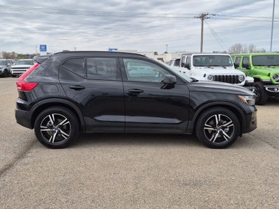 2023 Volvo XC40 B5 Plus Dark Theme AWD