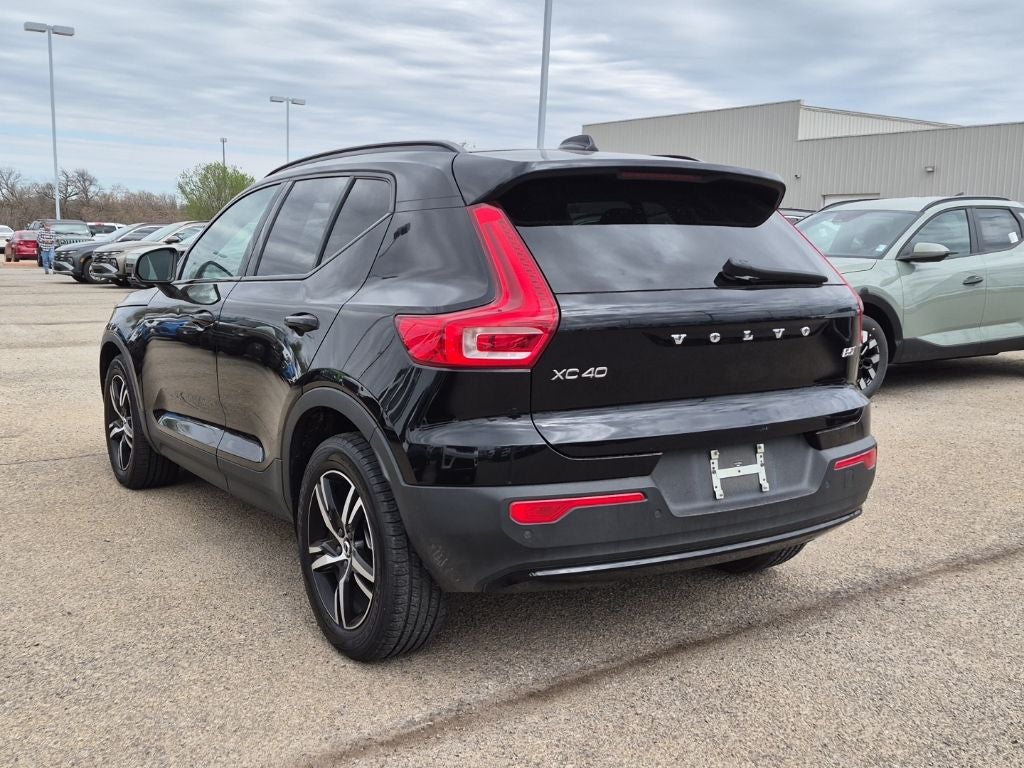 2023 Volvo XC40 B5 Plus Dark Theme AWD