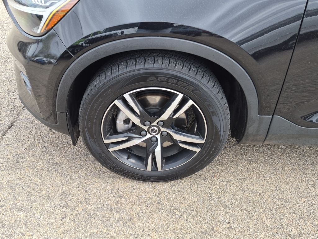 2023 Volvo XC40 B5 Plus Dark Theme AWD