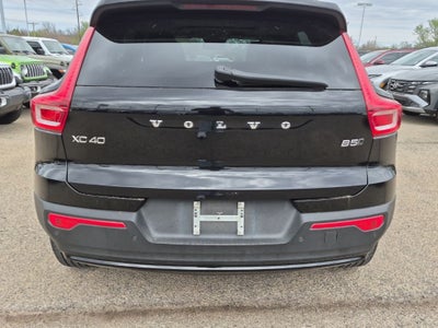 2023 Volvo XC40 B5 Plus Dark Theme AWD