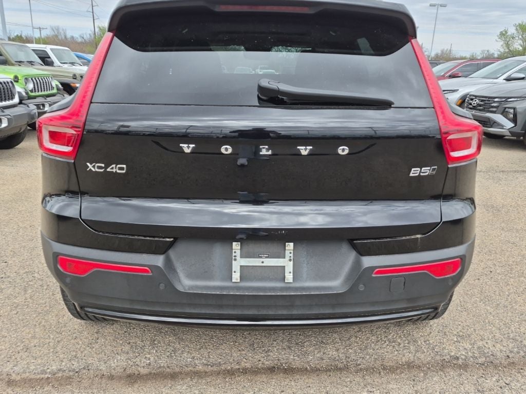 2023 Volvo XC40 B5 Plus Dark Theme AWD
