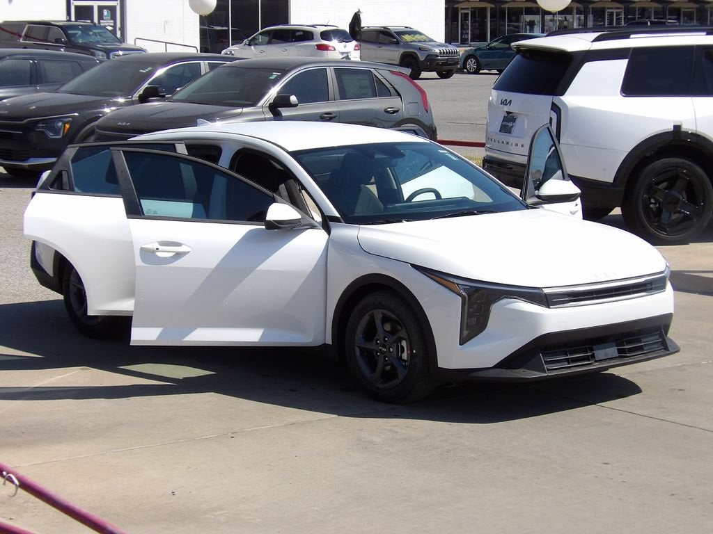 2026 Kia K4 LXS