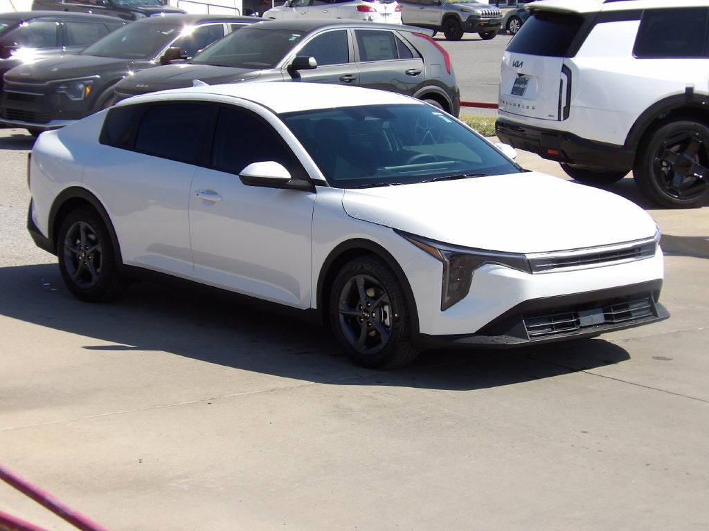 2026 Kia K4 LXS