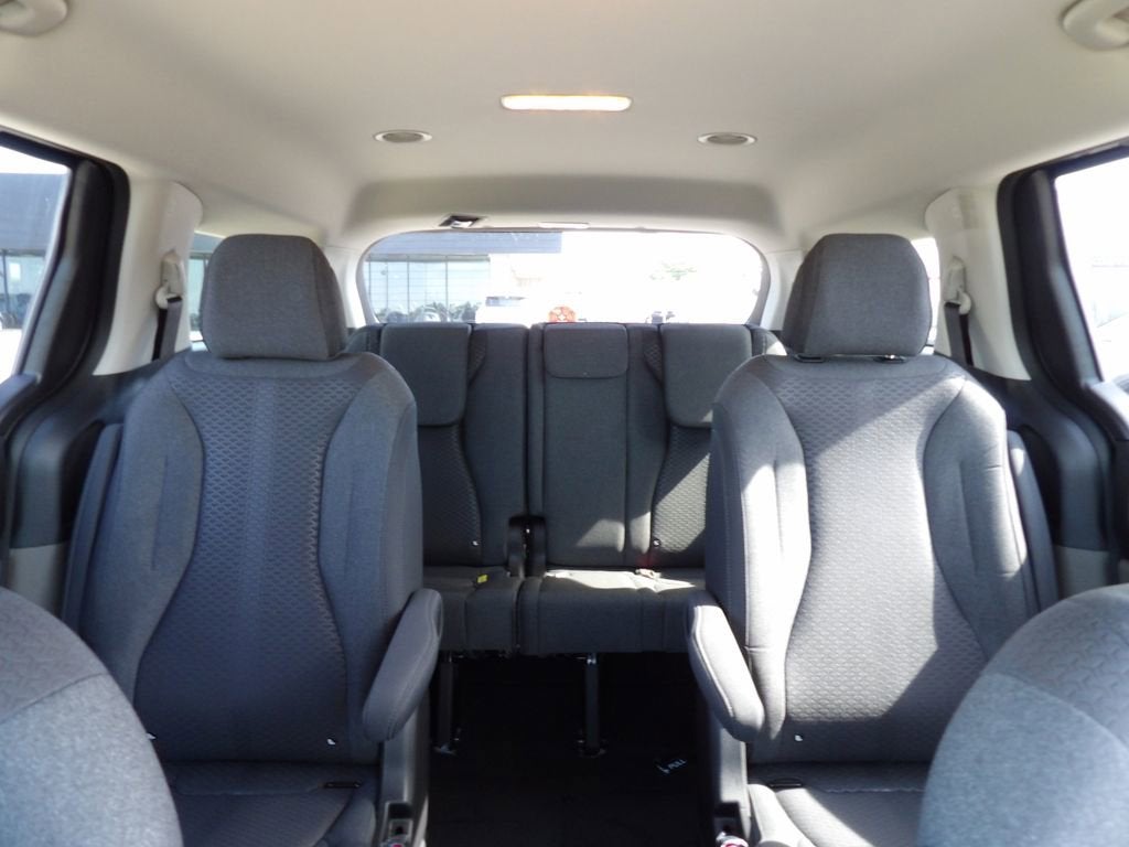 2026 Kia Carnival LX