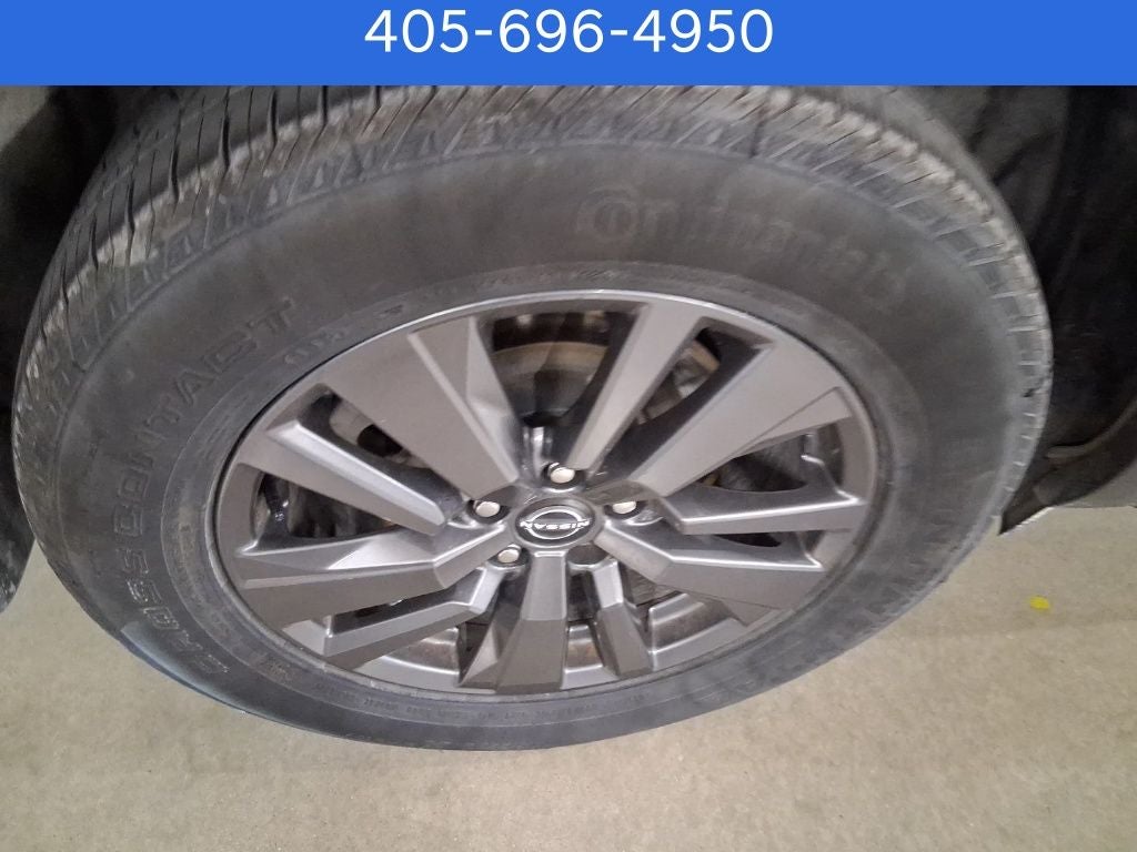 2022 Nissan Pathfinder SV